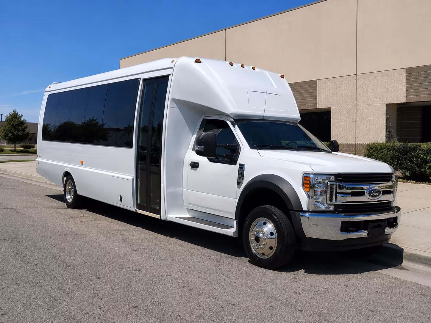minibuses and motorcoaches for downtown macon cultural field trips